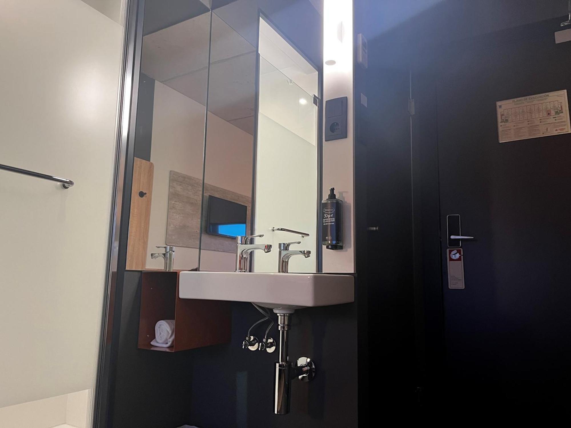 Ibis Budget Madrid Aeropuerto Экстерьер фото