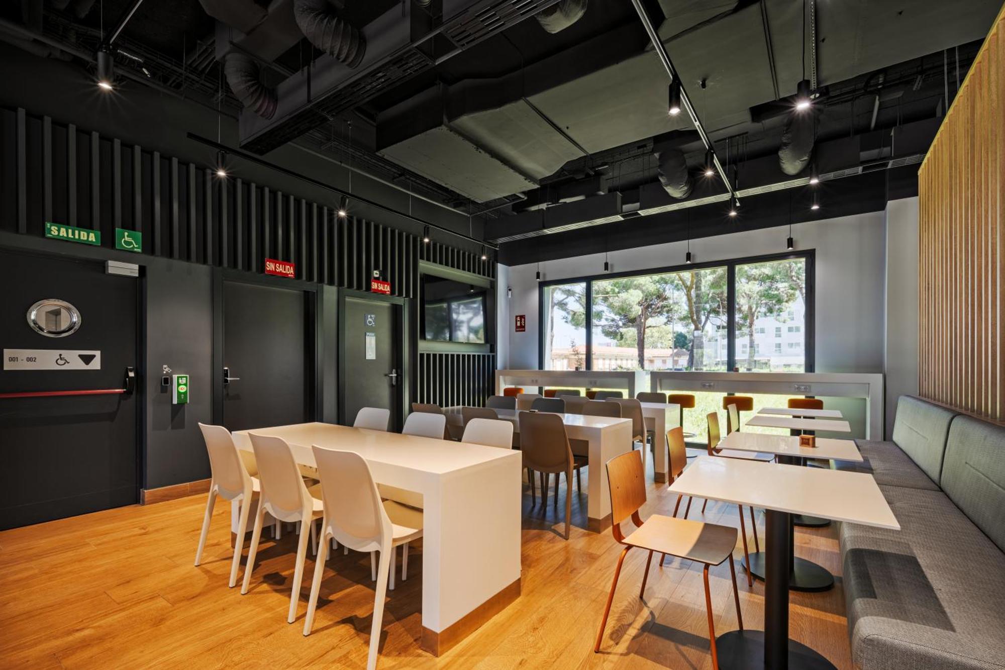 Ibis Budget Madrid Aeropuerto Экстерьер фото